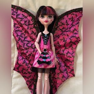 Monster High Ghoul to Bat Draculaura